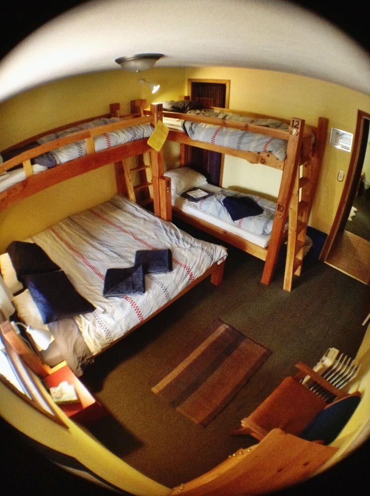 Up The Creek Backpacker'S Lodge Roberts Creek Eksteriør billede