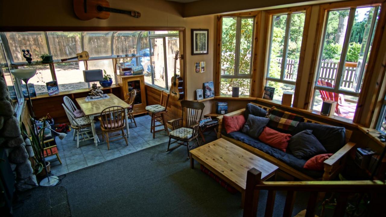 Up The Creek Backpacker'S Lodge Roberts Creek Eksteriør billede